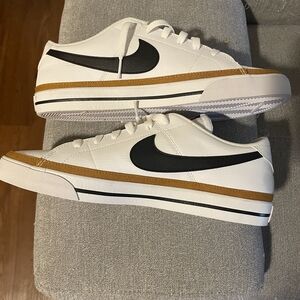 Nike Men's White and Black Sneakers